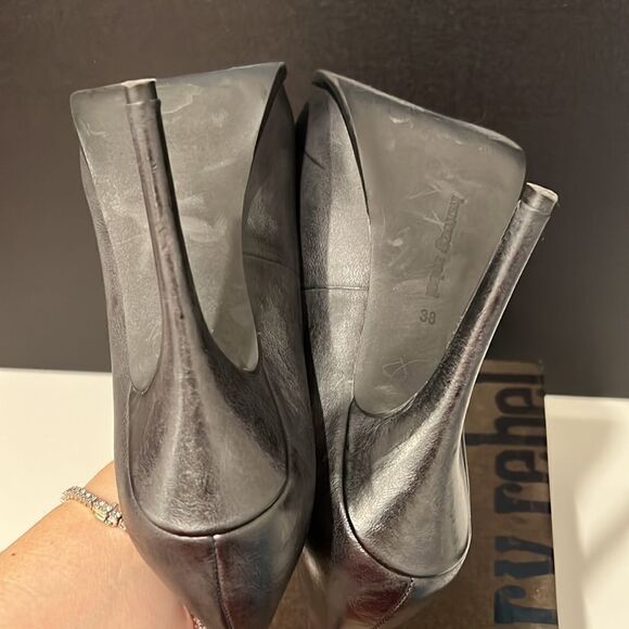 Luxury Rebel Pumps  - Picture 5 of 6